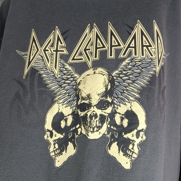 Def Leppard Skull Wings Graphic Sweatshirt Mens XXL 60% Cotton 40% Recycle Poly - Picture 4 of 12